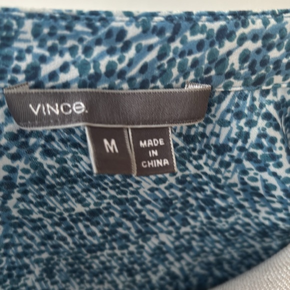 Vince Blouse Size Medium Silk Blue V Neck Popover Relaxed Fit Top Sleeveless - Picture 7 of 7